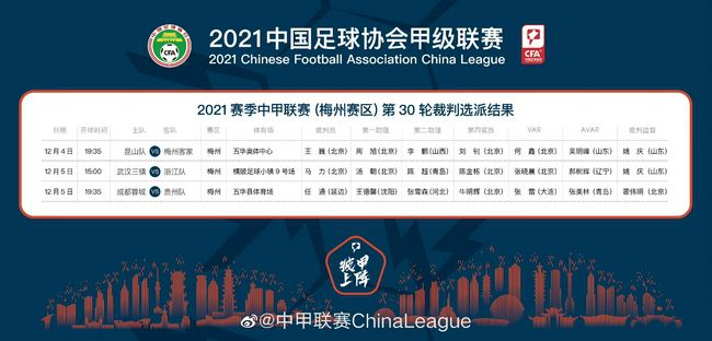 只盯着小伙子的护士